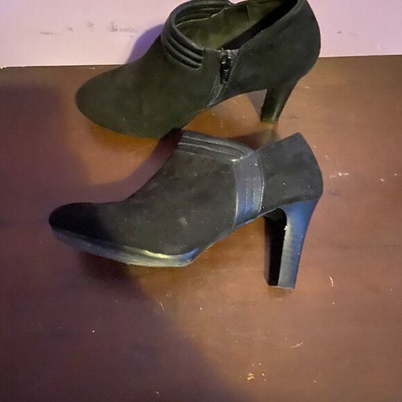 Solestainability Black High Heel Booties Women’s Size 7 Ankle Boots Eco-Friendly - Picture 3 of 4